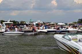 Big boats rafted together in the party cove at Lake Lewisville