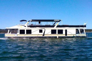 Houseboat rental on Lake Travis