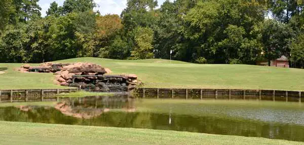 Golf hole at Margartiaville Lake Resort