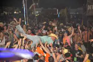 Kevin Fowler Crowd Surfing