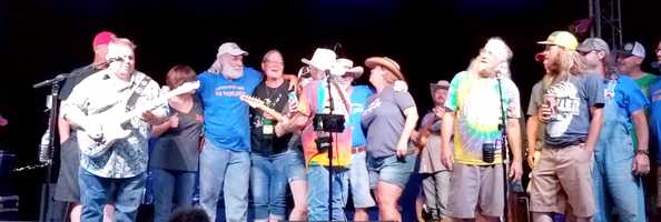 Singing during Tommy Alverson's set