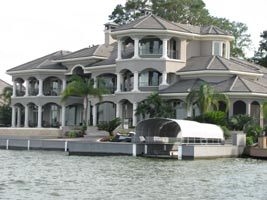 Home along the shore on Lake Conroe